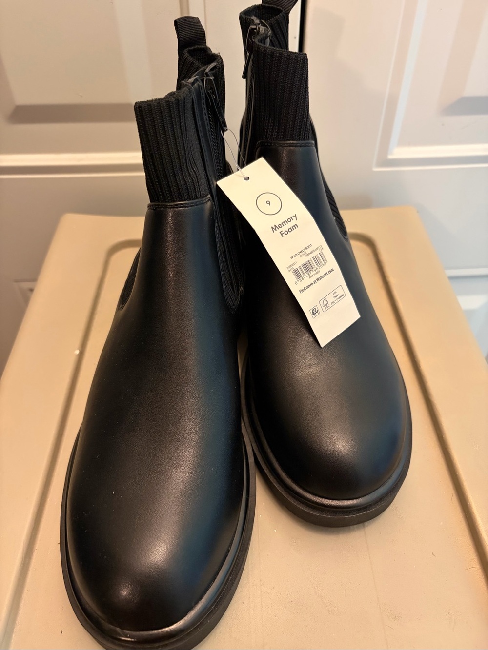 Women’s Black Chelsea Boots with Memory wFoam